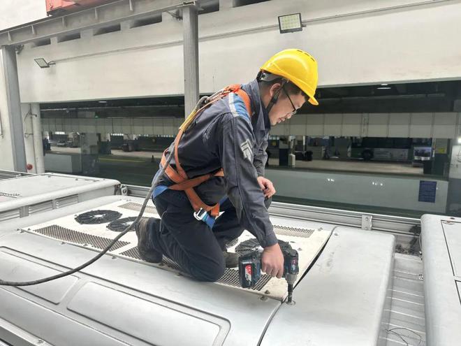 定能坐上凉爽的公交车原因是……凯时尊龙人生天气逐步变热但您一