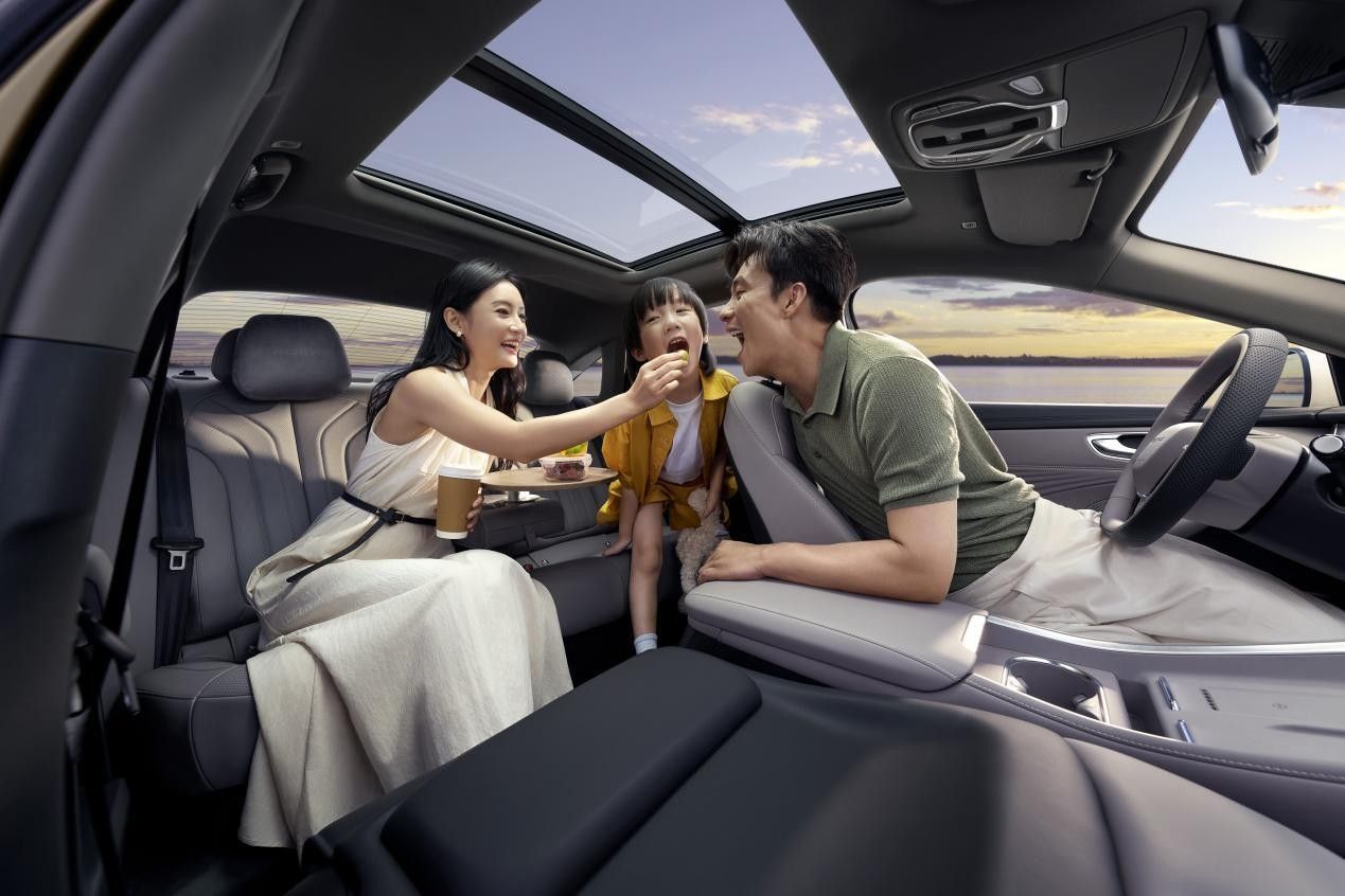 很傻 那一定是没有看过这辆车尊龙凯时app如果觉得车机(图1)